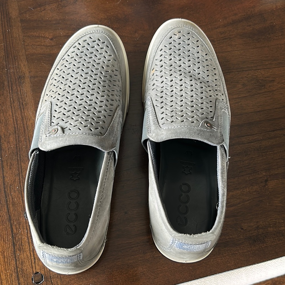 Men’s grey slip on shoes